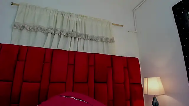 Snapshot of valery_adams_13 chatting on 06-12-26, 10:46 valery adams 13 online show from 06-12-26, 10:46