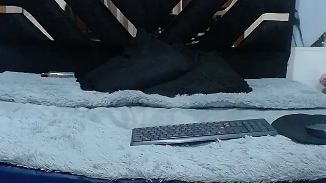 Snapshot of lunakisscs chatting on 04-12-26, 01:25 lunakisscs online show from 04-12-26, 01:25