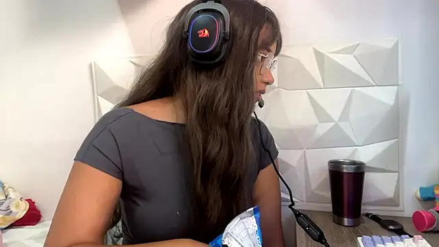 IsisValentine online show from 04-10-26, 03:52