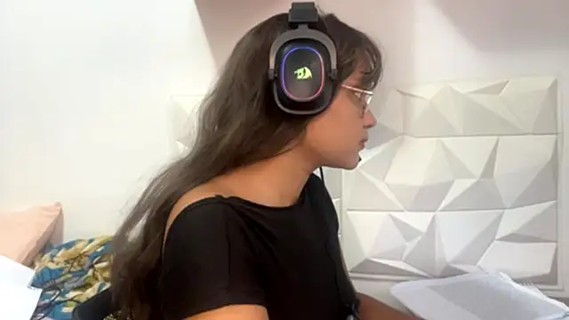 IsisValentine online show from 04-14-26, 06:13