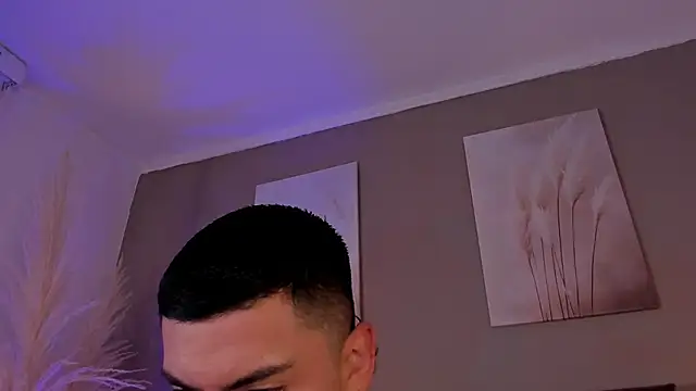 Snapshot of Alexander_Diazz chatting on 06-18-26, 02:11 Alexander Diazz online show from 06-18-26, 02:11