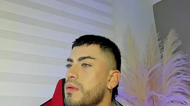 Snapshot of Alexander_Diazz chatting on 05-20-26, 12:46 Alexander Diazz online show from 05-20-26, 12:46