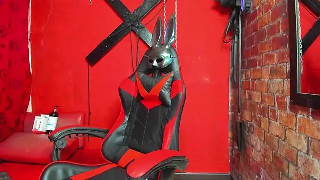 Snapshot of Bombomks chatting on 04-16-26, 08:31 Bombomks online show from 04-16-26, 08:31