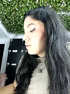 Snapshot of BrendaBloom_ chatting on 04-16-26, 02:12 BrendaBloom online show from 04-16-26, 02:12