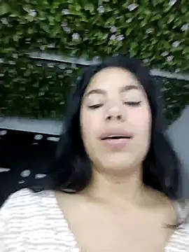 Snapshot of BrendaBloom_ chatting on 04-18-26, 02:47 BrendaBloom online show from 04-18-26, 02:47
