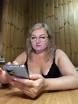 White-Chocolatte online show from 05-19-26, 04:03