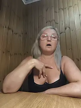 White-Chocolatte online show from 06-15-26, 06:07