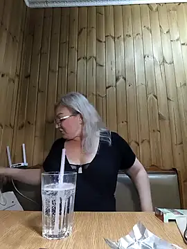 White-Chocolatte online show from 04-18-26, 07:07