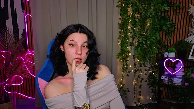 Snapshot of SharonBrowns chatting on 04-15-26, 07:58 SharonBrowns online show from 04-15-26, 07:58