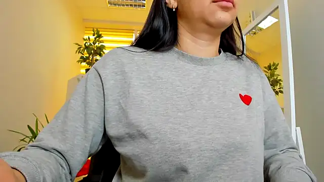 Snapshot of Tianniaa chatting on 04-17-26, 07:44 Tianniaa online show from 04-17-26, 07:44