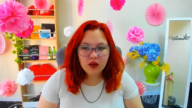 Snapshot of Aillia-Rous chatting on 06-17-26, 06:35 Aillia-Rous online show from 06-17-26, 06:35