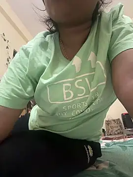 Snapshot of honey_bunnix chatting on 05-30-26, 01:17 honey bunnix online show from 05-30-26, 01:17