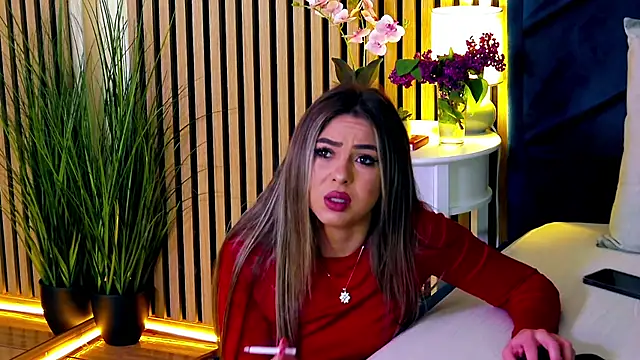 Snapshot of AylinRosee chatting on 05-19-26, 02:51 AylinRosee online show from 05-19-26, 02:51