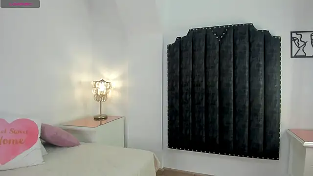 Snapshot of medoly03 chatting on 04-24-26, 11:34 medoly03 online show from 04-24-26, 11:34