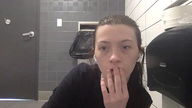 Snapshot of Munchkinbaby72318 chatting on 05-01-26, 08:14 Munchkinbaby72318 online show from 05-01-26, 08:14