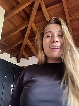 Snapshot of _BellaSmith_ chatting on 06-17-26, 07:57 BellaSmith online show from 06-17-26, 07:57