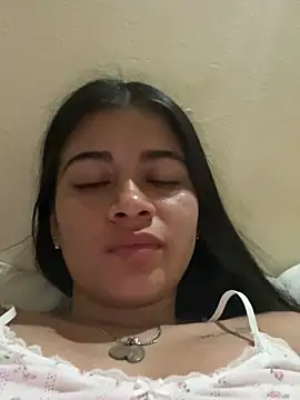 Snapshot of Kloe_zaf chatting on 05-08-26, 05:22 Kloe zaf online show from 05-08-26, 05:22