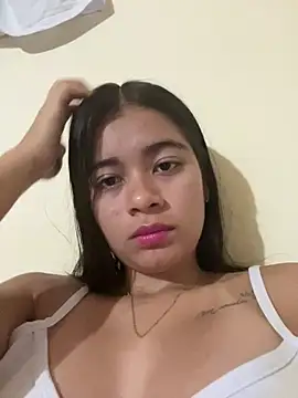 Snapshot of Kloe_zaf chatting on 06-10-26, 05:52 Kloe zaf online show from 06-10-26, 05:52