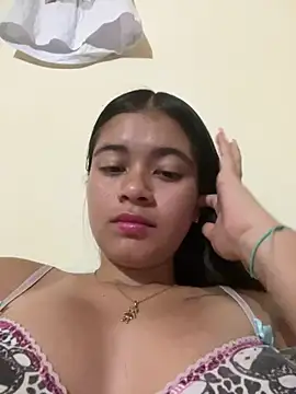 Snapshot of Kloe_zaf chatting on 06-12-26, 05:05 Kloe zaf online show from 06-12-26, 05:05