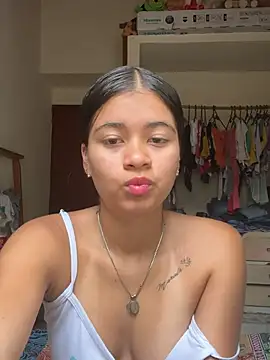 Snapshot of Kloe_zaf chatting on 06-05-26, 08:58 Kloe zaf online show from 06-05-26, 08:58
