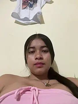 Snapshot of Kloe_zaf chatting on 05-17-26, 08:47 Kloe zaf online show from 05-17-26, 08:47