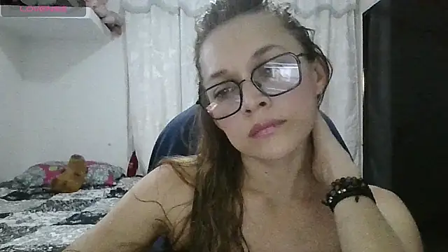 Snapshot of Lannah__ chatting on 05-05-26, 01:52 Lannah online show from 05-05-26, 01:52