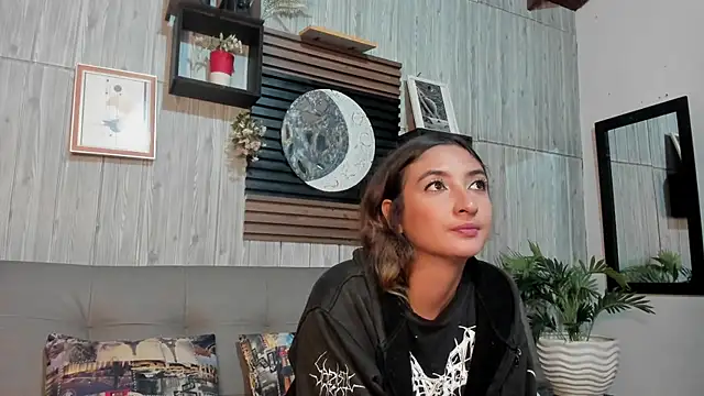Snapshot of Alucarda666 chatting on 05-15-26, 03:59 Alucarda666 online show from 05-15-26, 03:59
