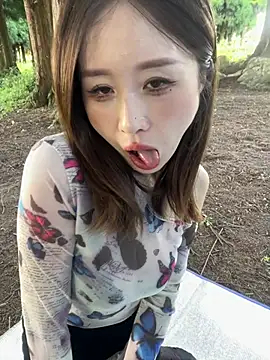 Snapshot of qin205205 chatting on 07-22-26, 12:01 qin205205 online show from 07-22-26, 12:01