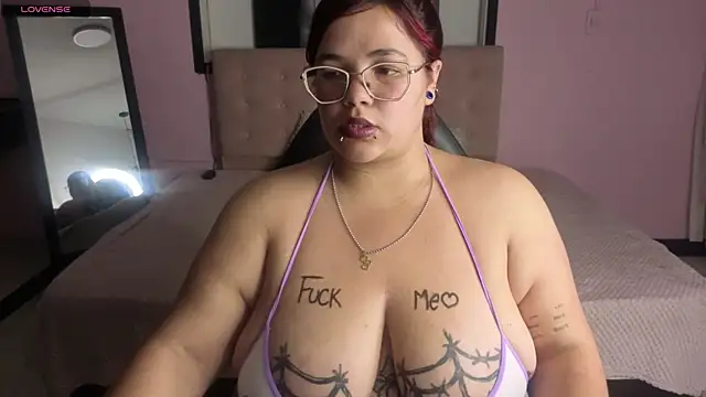 Snapshot of Sweet_cat_t chatting on 05-06-26, 02:26 Sweet cat t online show from 05-06-26, 02:26