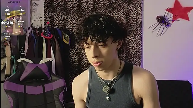 Snapshot of Otter_Moon chatting on 05-30-26, 03:46 Otter Moon online show from 05-30-26, 03:46