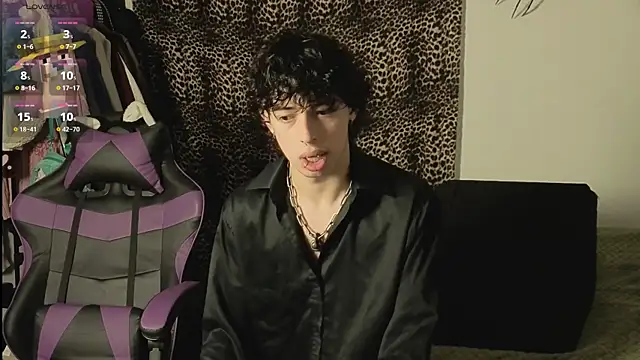 Snapshot of Otter_Moon chatting on 05-26-26, 03:59 Otter Moon online show from 05-26-26, 03:59