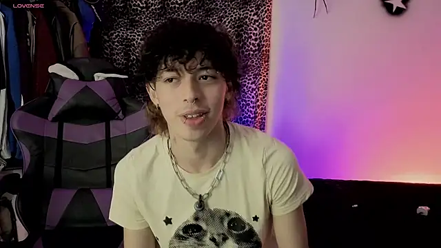 Snapshot of Otter_Moon chatting on 07-04-26, 03:46 Otter Moon online show from 07-04-26, 03:46