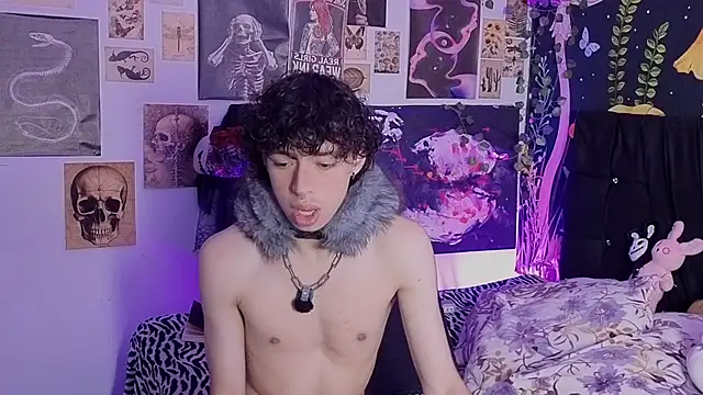 Snapshot of Otter_Moon chatting on 05-19-26, 03:13 Otter Moon online show from 05-19-26, 03:13