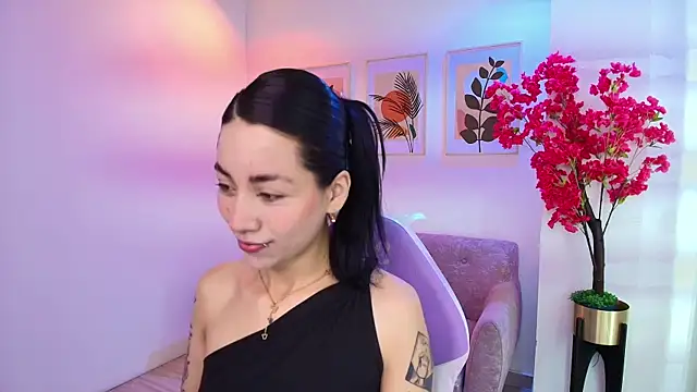 Snapshot of Rainy_doll chatting on 05-20-26, 11:07 Rainy doll online show from 05-20-26, 11:07