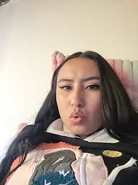 Snapshot of Aveline_Velvet chatting on 06-17-26, 05:56 Aveline Velvet online show from 06-17-26, 05:56