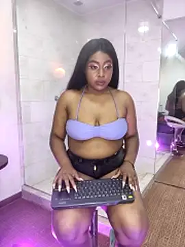 Snapshot of NatashaLuxy chatting on 05-06-26, 08:02 NatashaLuxy online show from 05-06-26, 08:02