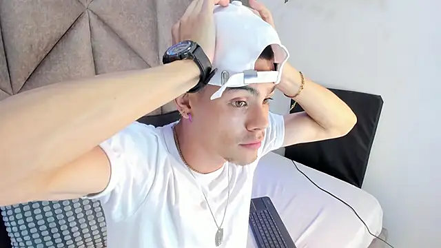Snapshot of RomeoBoselli__ chatting on 04-10-26, 07:43 RomeoBoselli online show from 04-10-26, 07:43