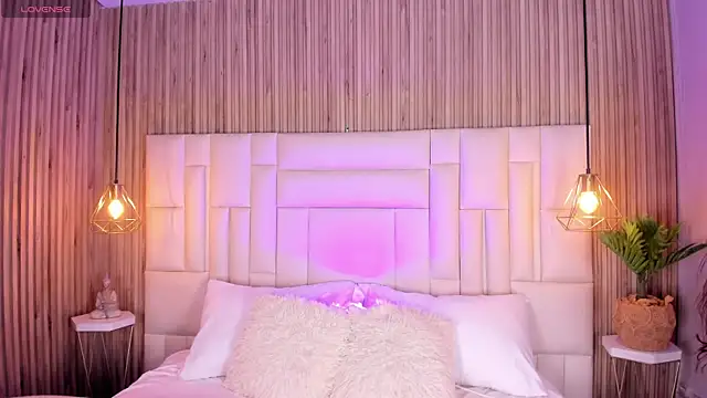 Snapshot of NicolSantos chatting on 05-15-26, 11:30 NicolSantos online show from 05-15-26, 11:30