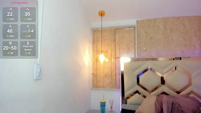 Lips Hotz online show from 04-15-26, 01:59