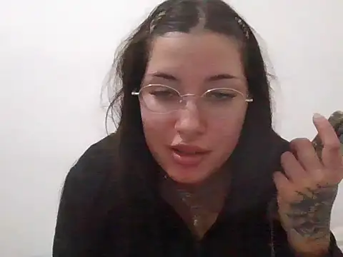 Snapshot of cherryxxox chatting on 04-15-26, 07:14 cherryxxox online show from 04-15-26, 07:14