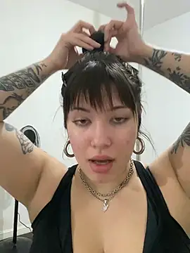 Snapshot of cherryxxox chatting on 05-17-26, 01:27 cherryxxox online show from 05-17-26, 01:27