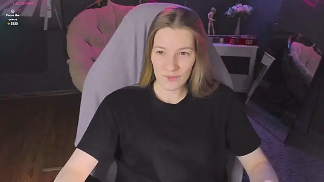 Snapshot of Vanessa___Lui chatting on 04-10-26, 04:03 Vanessa Lui online show from 04-10-26, 04:03