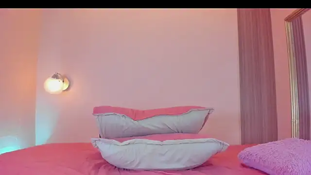 Snapshot of MiaFoxxx5 chatting on 04-10-26, 07:21 MiaFoxxx5 online show from 04-10-26, 07:21