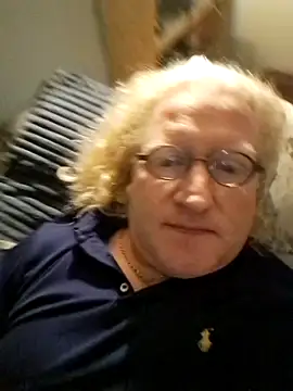 ChrisMtl83 online show from 04-08-26, 04:47