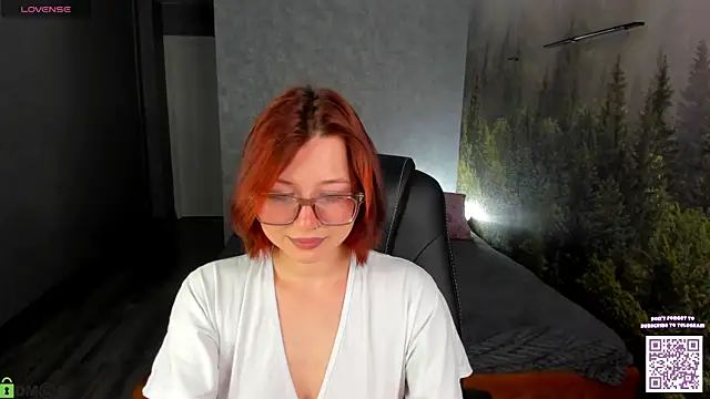 Snapshot of Lessi_Panic chatting on 04-30-26, 01:01 Lessi Panic online show from 04-30-26, 01:01