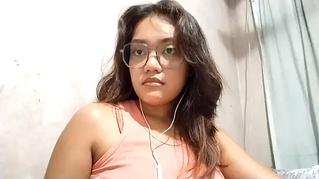 Snapshot of OliviaCarchi chatting on 04-17-26, 12:30 OliviaCarchi online show from 04-17-26, 12:30
