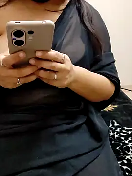Snapshot of Aysha_69 chatting on 06-14-26, 04:08 Aysha 69 online show from 06-14-26, 04:08