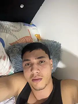 Snapshot of Max_valiant chatting on 04-09-26, 12:01 Max valiant online show from 04-09-26, 12:01