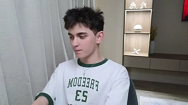 Snapshot of alexander_18_xxl chatting on 06-28-26, 01:17 alexander 18 xxl online show from 06-28-26, 01:17