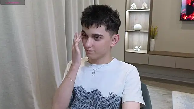 Snapshot of alexander_18_xxl chatting on 07-19-26, 10:56 alexander 18 xxl online show from 07-19-26, 10:56